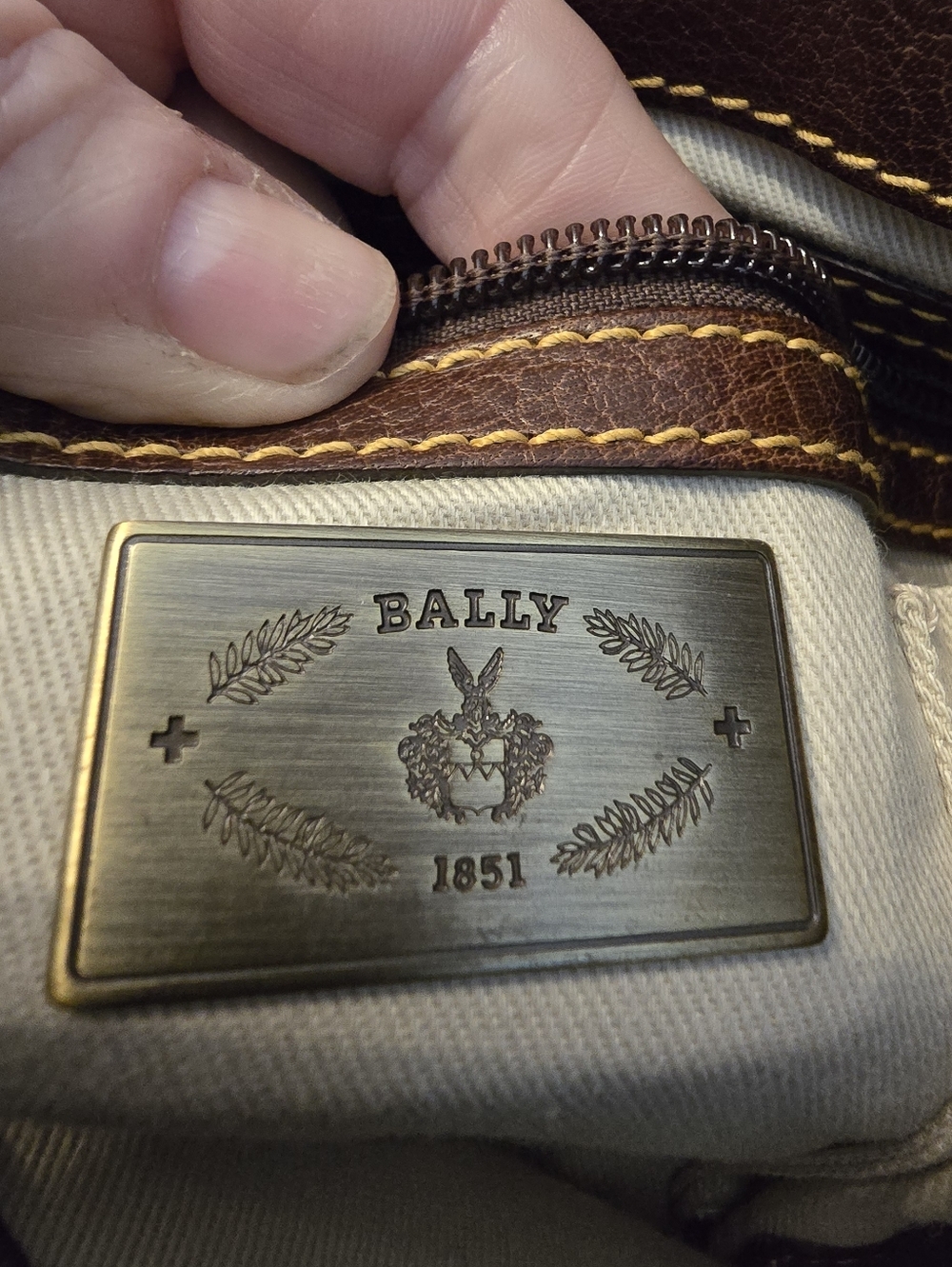 Bally Vintage Made In Italy Saddle Crossbody Bag With Vintage Bally Dustbag - Picture 10 of 16